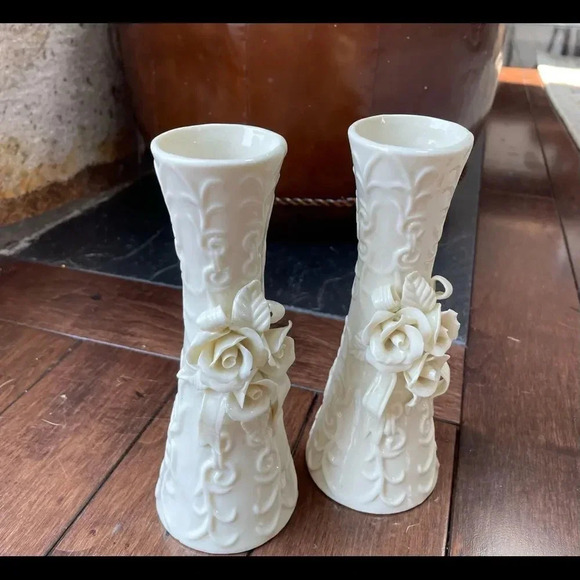 Vintage K’s Collection ornate cream ceramic vases. Set of 2. floral design. - Picture 3 of 9